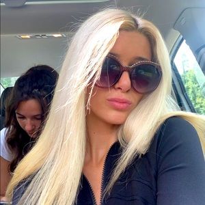 Meet your Posher, Gloria